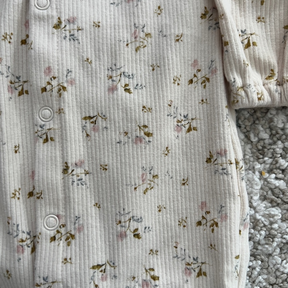 Jamie Kay onesie - Picture 1 of 3
